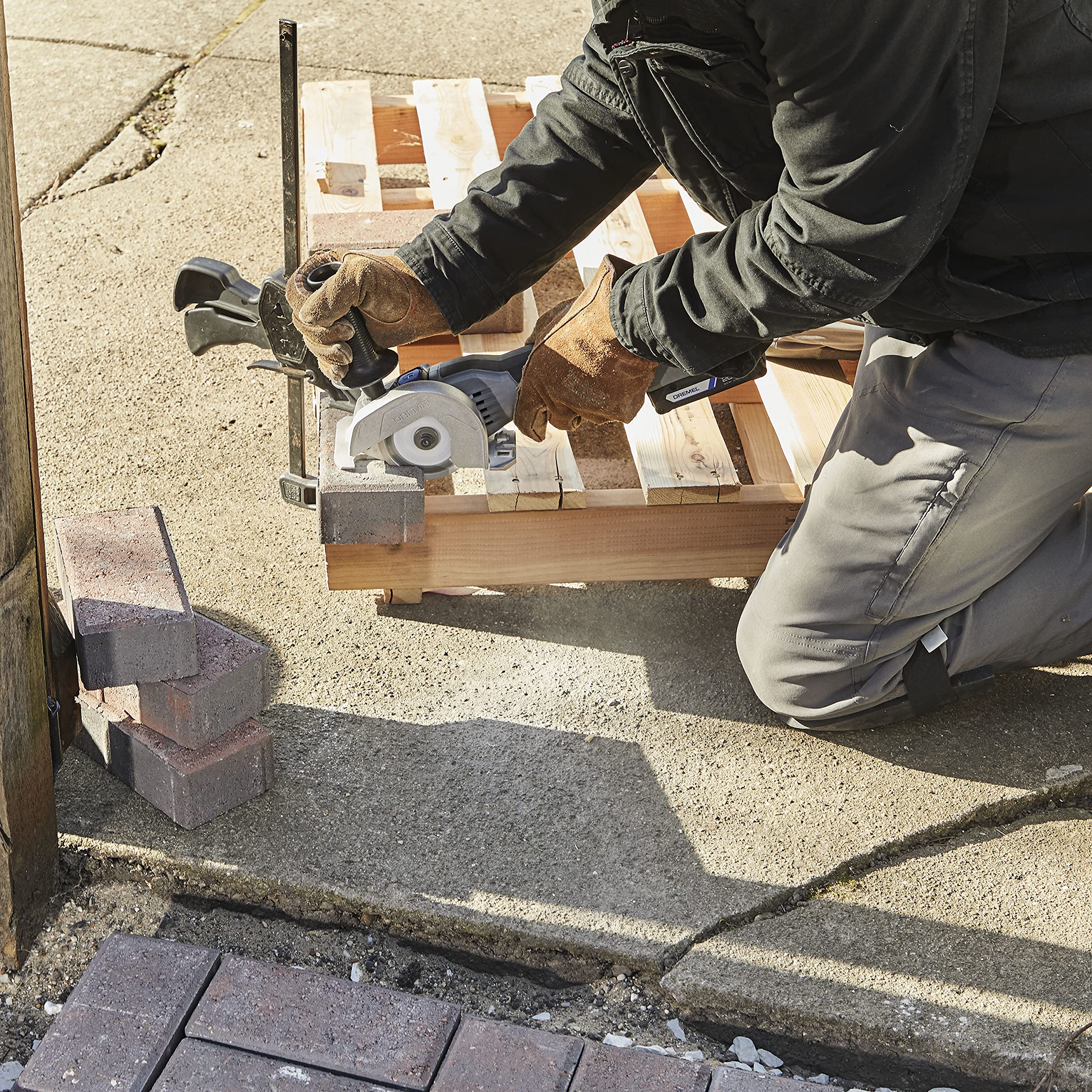Dremel US20V-01 Compact Circular Saw Tool Kit with (1) 20V Battery, (3) Cutting Wheels & Storage Bag - 15,000 RPM - Ideal for Flush Cutting, Plunge Cutting and Surface Preparation - Image 6